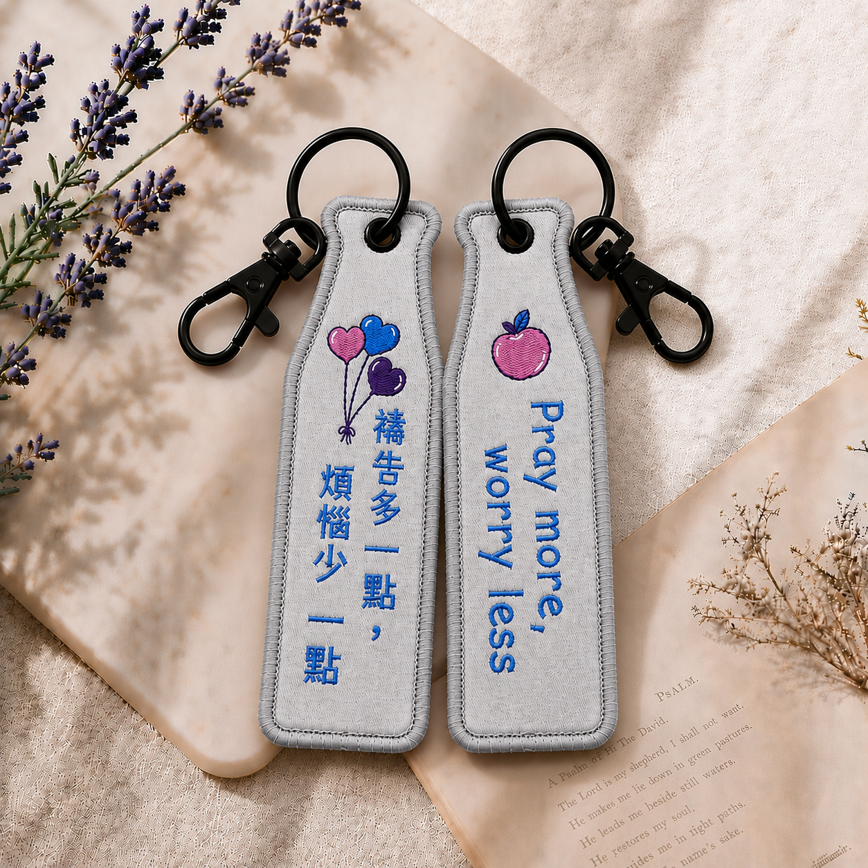 禱告(灰) 瓶安同行刺繡吊飾